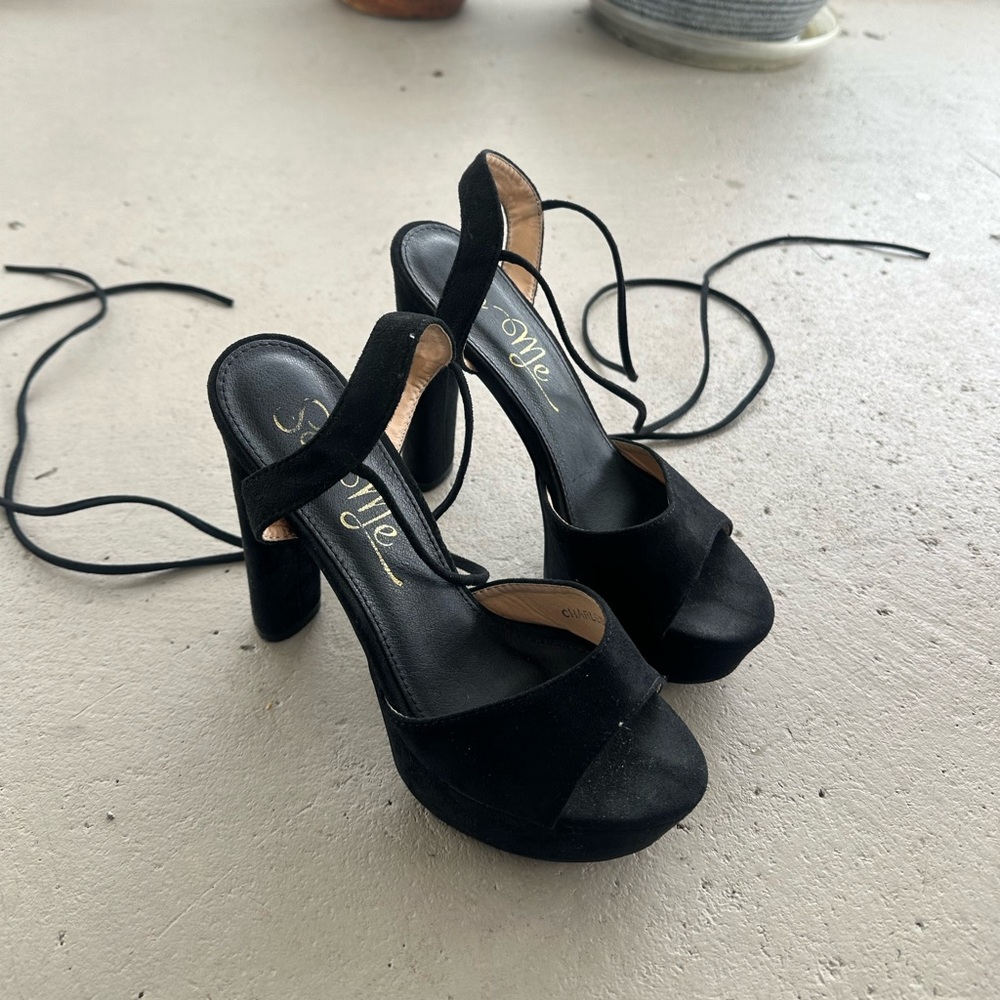 Only worn once for prom pictures